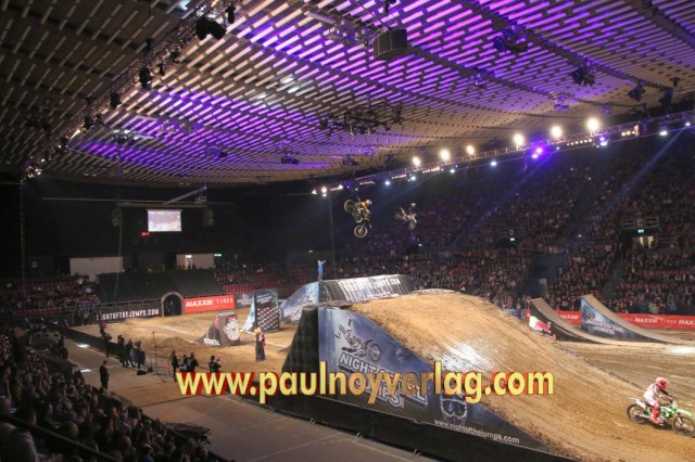 Rinaldo_und_Bowden_WhipContest_IMG_6911_FMX_NightOfTheJumps_2018.jpg