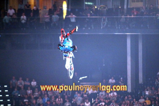 HannesAckermann_FrontFlip_NacNac_PREMIERE_IMG_4053_FMX_NightOfTheJumps_2018.jpg