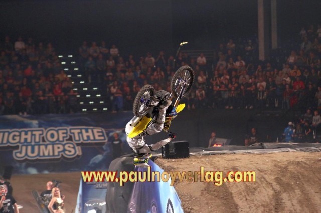 KaiHaase_FLAIR_NAH_am_Boden_IMG_3851_FMX_NightOfTheJumps_2018.jpg